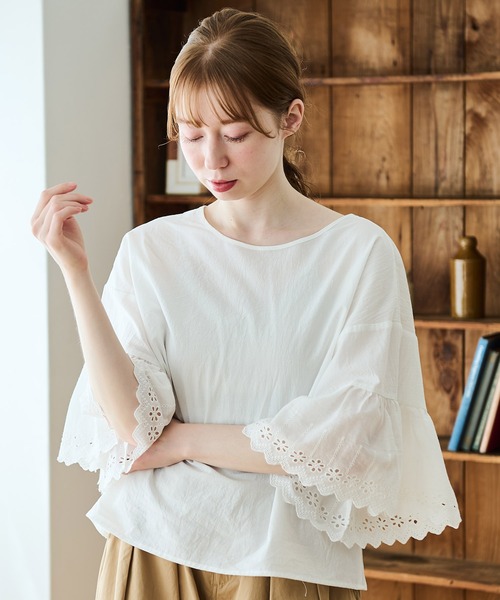 Crisp（クリスプ）の「カットワークフリルブラウス（シャツ/ブラウス・レディース・ベージュ/ホワイト/グリーン・FREE）」の22枚目の写真