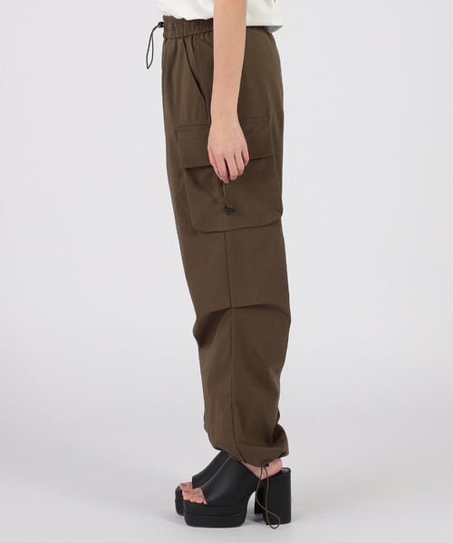 CECIL McBEE(セシルマクビー)の「タックデザインカーゴパンツ(カーゴパンツ・レディース・アイボリー/ブラック/カーキ・FREE)」の10枚目の写真