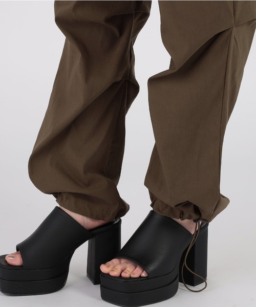 CECIL McBEE(セシルマクビー)の「タックデザインカーゴパンツ(カーゴパンツ・レディース・アイボリー/ブラック/カーキ・FREE)」の8枚目の写真
