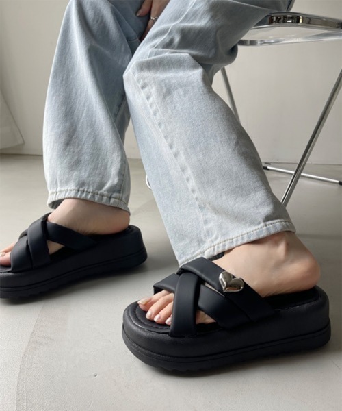 Miniministore（ミニミニストア）の「厚底 ミュールサンダル クロスベルト 夏（サンダル・レディース・アイボリー/ピンク/ブラック・24.0cm/25.0cm/22.5cm/23.5cm/24.5cm/23.0cm）」の5枚目の写真