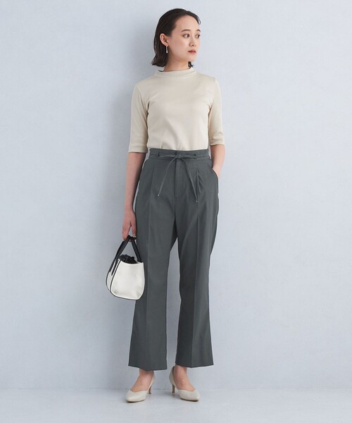 green label relaxing(グリーンレーベルリラクシング)の「スラブマット セミフレア スリット パンツ(その他パンツ・レディース・ベージュ/オフホワイト/ダークグレー・38/36)」の6枚目の写真