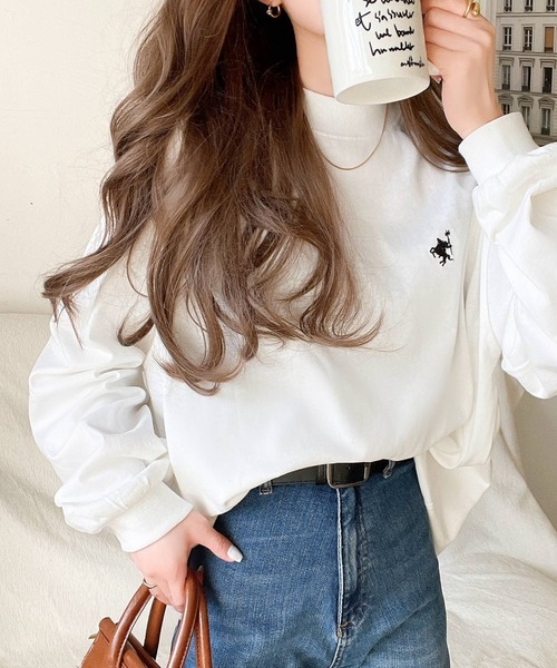 classicalelf(クラシカルエルフ)の「大人リラックススタイル。ワンポイント刺繍モックネック長袖Tシャツ(無地・ボーダー)(Tシャツ/カットソー・レディース・オートミール/ブラック系その他/ブラック/オフホワイト/ホワイト×ブラック/グリーン・X-LARGE/LARGE/MEDIUM/SMALL)」の7枚目の写真