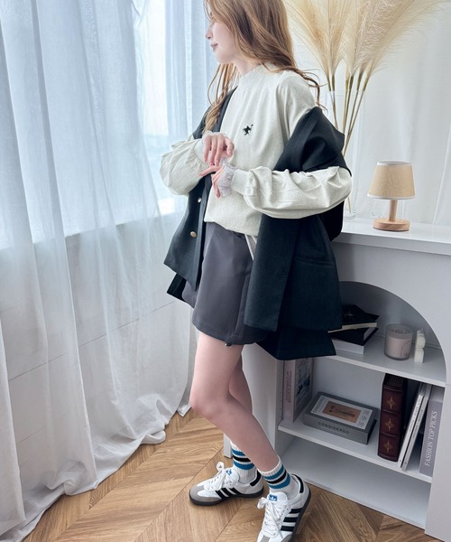 classicalelf（クラシカルエルフ）の「大人リラックススタイル。ワンポイント刺繍モックネック長袖Tシャツ（無地・ボーダー）（Tシャツ/カットソー・レディース・オートミール/ブラック系その他/ブラック/オフホワイト/ホワイト×ブラック/グリーン・X-LARGE/LARGE/MEDIUM/SMALL）」の21枚目の写真