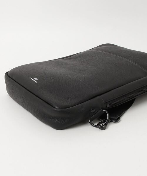 waku(ワク)の「WK-0084 waku 『KURO Series』2WAY縦型リュック&ボディBAG(バックパック/リュック・メンズ・ブラック・FREE)」の3枚目の写真