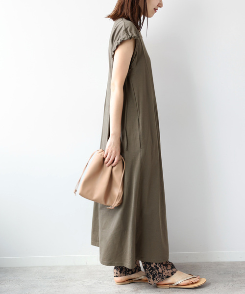 JOURNAL STANDARD relume（ジャーナルスタンダード　レリューム）の「《再入荷！》【洗濯機洗い可能】ドロストアームタックジャージーワンピース（ワンピース・レディース・ブラック/カーキ・FREE）」の4枚目の写真