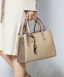 MERCURYDUO | 【MERCURYDUO/マーキュリーデュオ】両アオリポケットサイド配色大開き開口 超軽量ハンドバッグ キーチャーム付(ハンドバッグ)