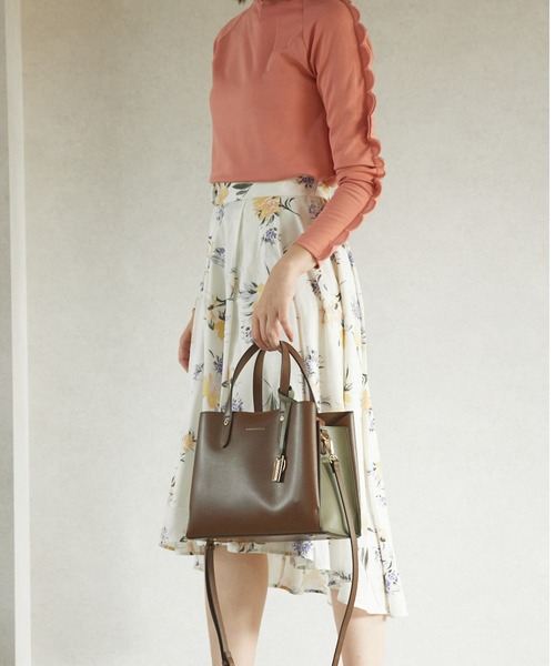 MERCURYDUO（マーキュリーデュオ）の「【MERCURYDUO/マーキュリーデュオ】両アオリポケットサイド配色大開き開口 超軽量ハンドバッグ キーチャーム付（ハンドバッグ・レディース・ブラック/ダークブラウン/ベージュ/アイボリー/ライトグレー/グレイッシュベージュ・FREE）」の22枚目の写真