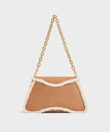 CHARLES & KEITH（チャールズ & キース）の「Sybill シビル テクスチャーファートリムトラペーズチェーンハンドルバッグ（ショルダーバッグ）」