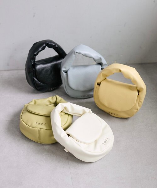 mystic（ミスティック）の「【5色展開】loti サークルフラップショルダー（ハンドバッグ・レディース・ブルー/イエロー/オフホワイト/グリーン/ブラック・ONE SIZE）」の7枚目の写真