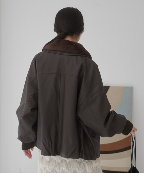 ANGIE（アンジー）の「【ファー取り外し】 ヴィンテージライクレザー オーバーサイズ ブルゾン（ブルゾン・レディース・ダークブラウン/アイボリー/ブラック・FREE）」の5枚目の写真