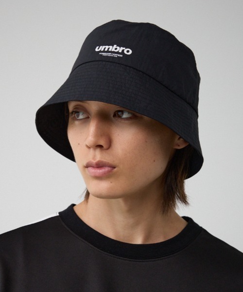 AZUL by moussy(アズールバイマウジー)の「【UMBRO×AZUL】 バケットハット(ハット・メンズ・ブラック・FREE)」の1枚目の写真