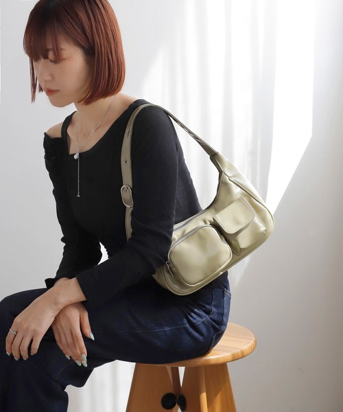 ANEMONE（アネモネ）の「レザー調ハーフムーンバッグ（ショルダー 