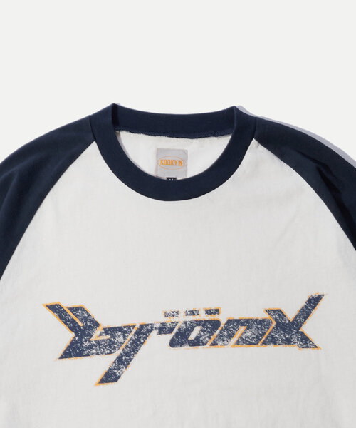 WHO'S WHO gallery(フーズフーギャラリー)の「*3サイズ展開【KOOKY'N/クーキー】BRONXヴィンテージロゴラグランロンt(Tシャツ/カットソー・レディース・ブラック/チャコールグレー/ネイビー/サックスブルー/パープル・MEDIUM/LARGE/X-LARGE)」の7枚目の写真