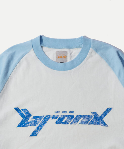 WHO'S WHO gallery(フーズフーギャラリー)の「*3サイズ展開【KOOKY'N/クーキー】BRONXヴィンテージロゴラグランロンt(Tシャツ/カットソー・レディース・ブラック/チャコールグレー/ネイビー/サックスブルー/パープル・MEDIUM/LARGE/X-LARGE)」の8枚目の写真