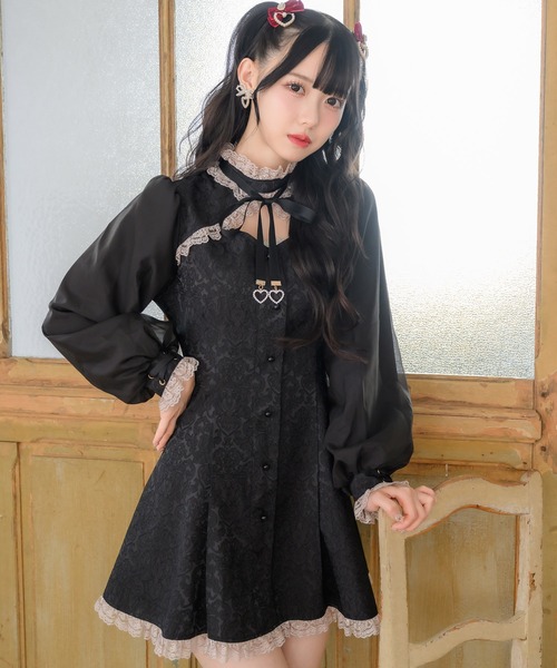 ROJITA(ロジータ)の「スタンドカラーシアースリーブワンピース(ワンピース・レディース・マルチ/ブラック/ピンク・FREE)」の4枚目の写真