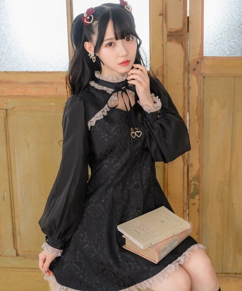 ROJITA(ロジータ)の「スタンドカラーシアースリーブワンピース(ワンピース・レディース・マルチ/ブラック/ピンク・FREE)」の9枚目の写真