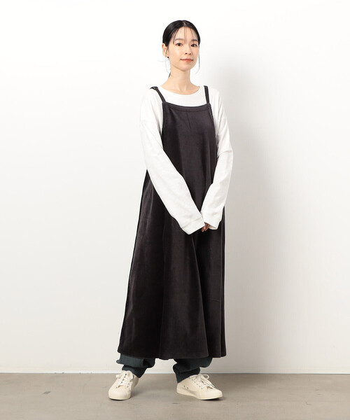 ONIGIRI（オニギリ）の「ニットコール　ジャンパースカート（ワンピース・レディース・チャコール/ベージュ・FREE）」の3枚目の写真