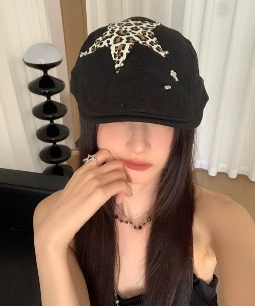 SHEENA（シーナ）の「レオパード柄スターモチーフハンチング帽（ハンチング/ベレー帽・レディース・ブラック・M）」の4枚目の写真