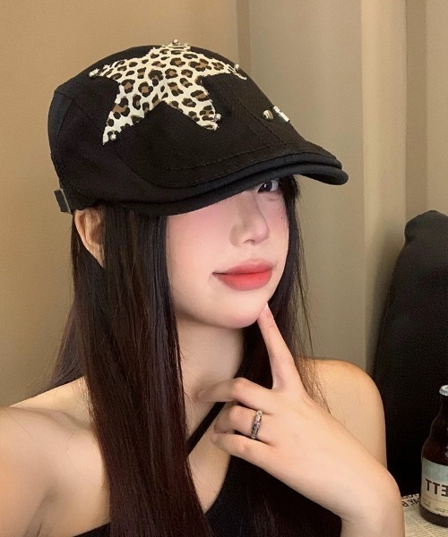 SHEENA（シーナ）の「レオパード柄スターモチーフハンチング帽（ハンチング/ベレー帽・レディース・ブラック・M）」の2枚目の写真