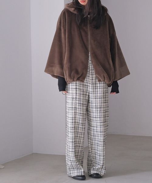 AKTE（アクテ）の「フェイクファーフーディーブルゾン（ブルゾン・レディース・ブラウン/ダークブラウン・FREE）」の4枚目の写真