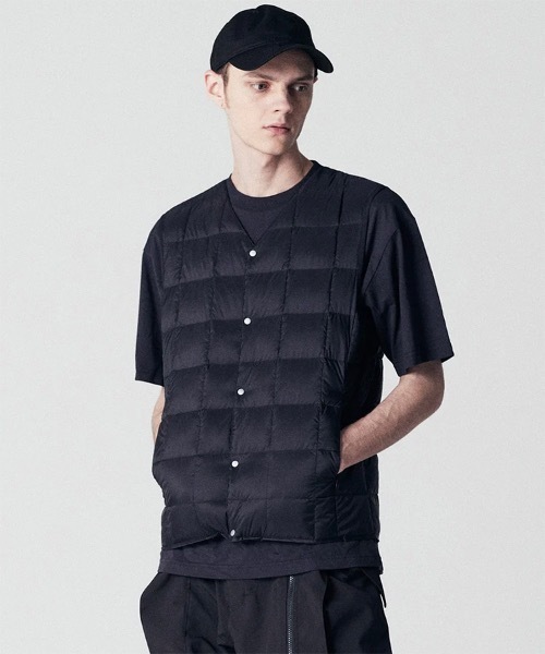 STYLISE(スタイライズ)の「【TAION / タイオン】ベーシックVネックボタン インナーダウンベスト(メンズ)(ダウンベスト・メンズ・サンドベージュ/ネイビー/ブラック/ダークオリーブ・M/L/XL)」の14枚目の写真