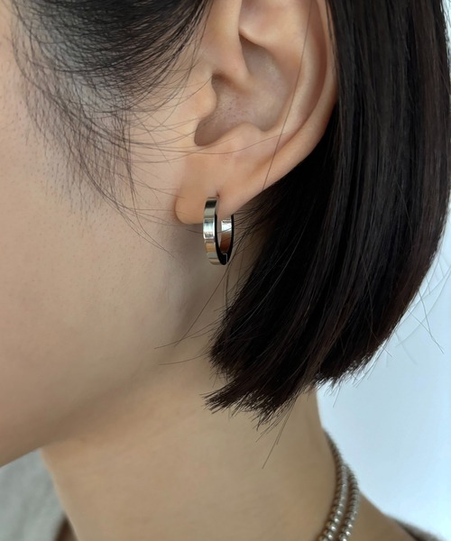 Diliraba(ディリラバ)の「【Diliraba】サージカルステンレス フープピアス B(ピアス(両耳用)・レディース・ゴールド/シルバー・FREE)」の2枚目の写真