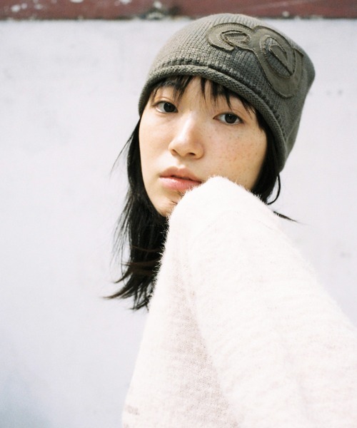 aeae（エーイーエーイー）の「APPLIQUE SPIRAL LOGO BEANIE（ニットキャップ/ビーニー・レディース・チャコール/カーキ/ブラック・FREE）」の6枚目の写真