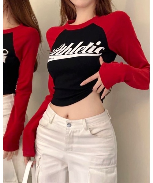 FUNdaysion(ファンデイション)の「クロップド丈AthleticロゴラグランロンT(Tシャツ/カットソー・レディース・ホワイト×レッド/ブラック×レッド・M)」の3枚目の写真