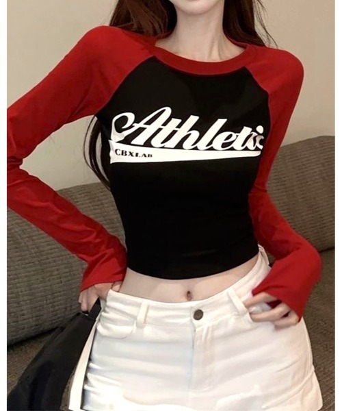 FUNdaysion(ファンデイション)の「クロップド丈AthleticロゴラグランロンT(Tシャツ/カットソー・レディース・ホワイト×レッド/ブラック×レッド・M)」の4枚目の写真