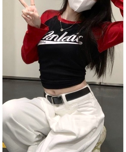 FUNdaysion(ファンデイション)の「クロップド丈AthleticロゴラグランロンT(Tシャツ/カットソー・レディース・ホワイト×レッド/ブラック×レッド・M)」の14枚目の写真