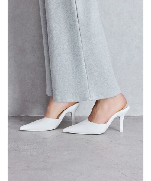 GYDA（ジェイダ）の「ポインテッドミュール（パンプス・レディース・オフホワイト/ブラック・MEDIUM/SMALL/LARGE）」の7枚目の写真