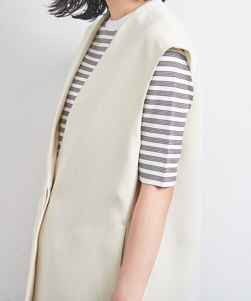 UNITED ARROWS(ユナイテッドアローズ)の「COMFY Vノーカラー ベスト -吸水速乾 UVカット ウォッシャブル-(ベスト・レディース・オフホワイト/ブラック・FREE)」の20枚目の写真