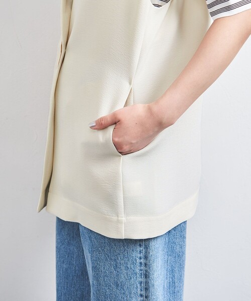UNITED ARROWS(ユナイテッドアローズ)の「COMFY Vノーカラー ベスト -吸水速乾 UVカット ウォッシャブル-(ベスト・レディース・オフホワイト/ブラック・FREE)」の15枚目の写真