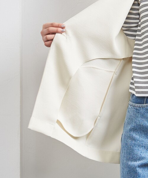 UNITED ARROWS(ユナイテッドアローズ)の「COMFY Vノーカラー ベスト -吸水速乾 UVカット ウォッシャブル-(ベスト・レディース・オフホワイト/ブラック・FREE)」の17枚目の写真