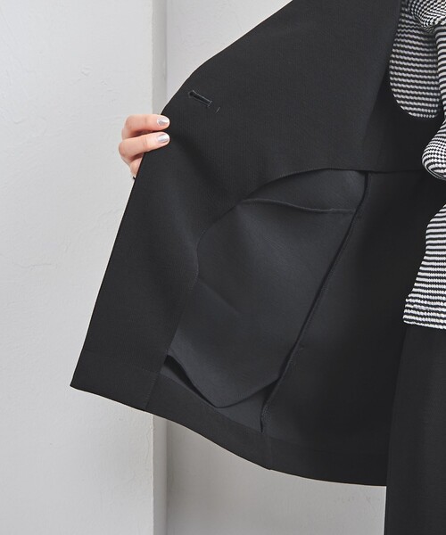 UNITED ARROWS(ユナイテッドアローズ)の「COMFY Vノーカラー ベスト -吸水速乾 UVカット ウォッシャブル-(ベスト・レディース・オフホワイト/ブラック・FREE)」の21枚目の写真