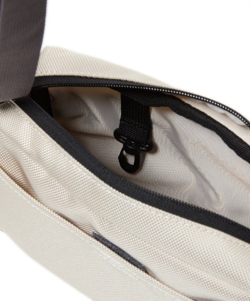 NEW ERA（ニューエラ）の「NEW ERA/ニューエラ ショルダーバッグ SHOULDER POUCH ショルダーポーチ ラージ 2L 14521314/14521315/14521316/14750860（ショルダーバッグ・メンズ・ブラック/ブラック×ホワイト/ストーン/ネイビー・FREE）」の16枚目の写真