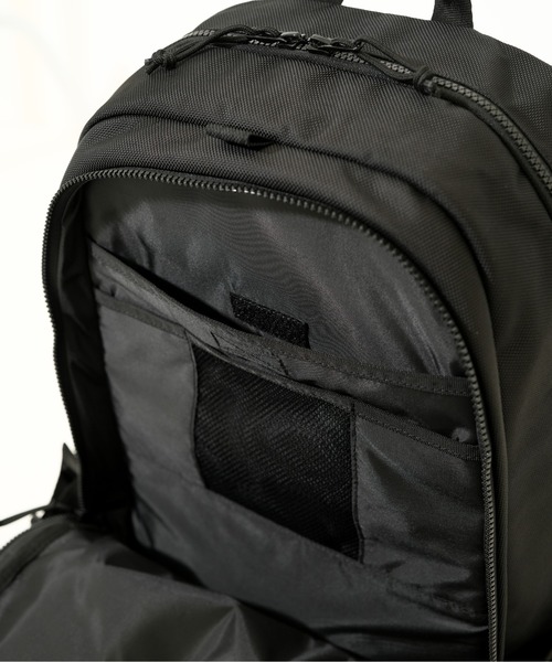 NEW ERA(ニューエラ)の「【NEW ERA/ニューエラ】SKATEBOARD URBAN PAC(バックパック/リュック・メンズ・ブラック×ホワイト/ブラック・FREE)」の9枚目の写真