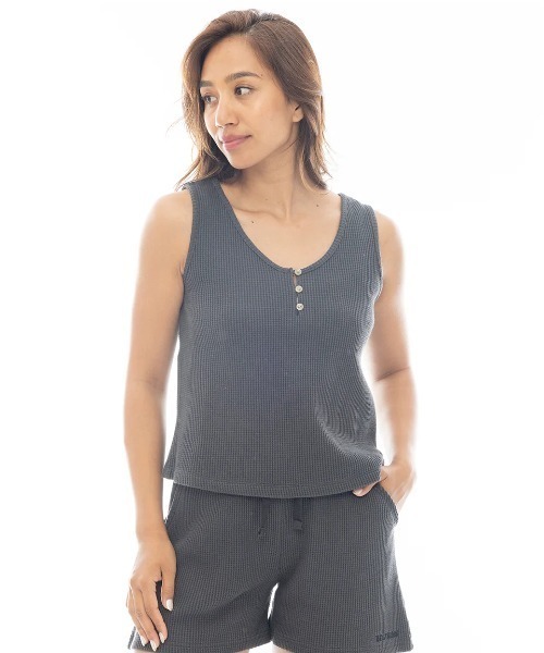 BILLABONG(ビラボン)の「BILLABONG レディース 【CHILLWEAR】 WAFFLE TANK TOP タンクトップ 【2025年春夏モデル】/ビラボンセットアップ対応ワッフルタンクトップ(タンクトップ・レディース・ブラック系その他/アイボリー/ピンク系その他・MEDIUM)」の3枚目の写真