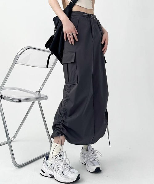 Teem Store（チームストア）の「サイドシャーリングナイロンロングカーゴスカート（スカート・レディース・ブラック/グレー・M/L）」の13枚目の写真