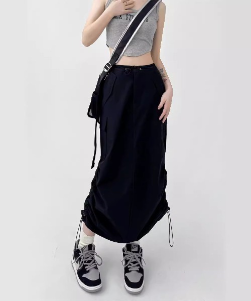 Teem Store（チームストア）の「サイドシャーリングナイロンロングカーゴスカート（スカート・レディース・ブラック/グレー・M/L）」の5枚目の写真