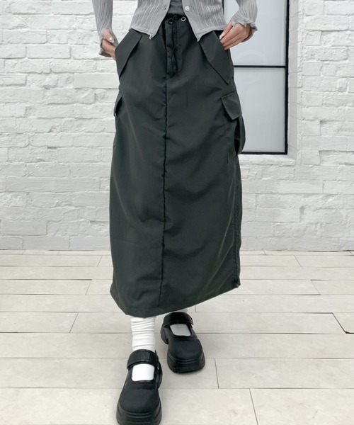 Teem Store（チームストア）の「サイドシャーリングナイロンロングカーゴスカート（スカート・レディース・ブラック/グレー・M/L）」の19枚目の写真