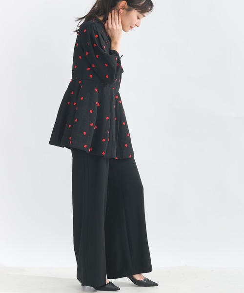 PICCIN PERLA(ピッチンペルラ)の「ハート刺繍袖リボンペプラムブラウス(シャツ/ブラウス・レディース・ブラック/アイボリー・M)」の10枚目の写真