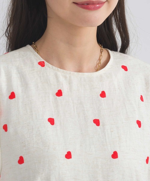 PICCIN PERLA(ピッチンペルラ)の「ハート刺繍袖リボンペプラムブラウス(シャツ/ブラウス・レディース・ブラック/アイボリー・M)」の8枚目の写真