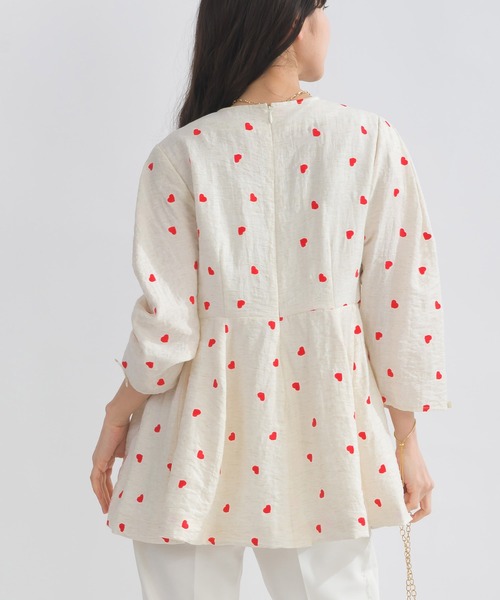 PICCIN PERLA(ピッチンペルラ)の「ハート刺繍袖リボンペプラムブラウス(シャツ/ブラウス・レディース・ブラック/アイボリー・M)」の20枚目の写真