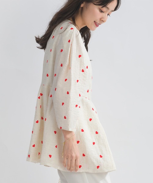 PICCIN PERLA(ピッチンペルラ)の「ハート刺繍袖リボンペプラムブラウス(シャツ/ブラウス・レディース・ブラック/アイボリー・M)」の19枚目の写真