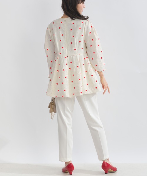 PICCIN PERLA(ピッチンペルラ)の「ハート刺繍袖リボンペプラムブラウス(シャツ/ブラウス・レディース・ブラック/アイボリー・M)」の16枚目の写真