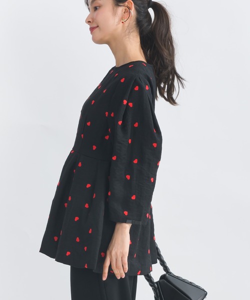 PICCIN PERLA(ピッチンペルラ)の「ハート刺繍袖リボンペプラムブラウス(シャツ/ブラウス・レディース・ブラック/アイボリー・M)」の14枚目の写真
