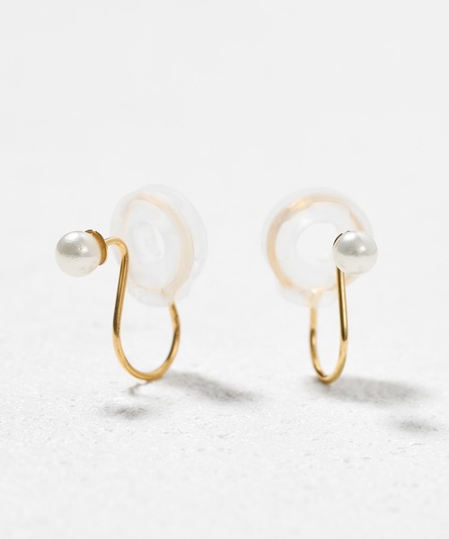 Jewel closet by L&Co.(ジュエルクローゼットバイエルアンドコー)の「K10 シェル/貝 パール イヤリング(イヤリング・レディース・ゴールド系その他3/ゴールド系その他2/ゴールド系その他・FREE)」の4枚目の写真