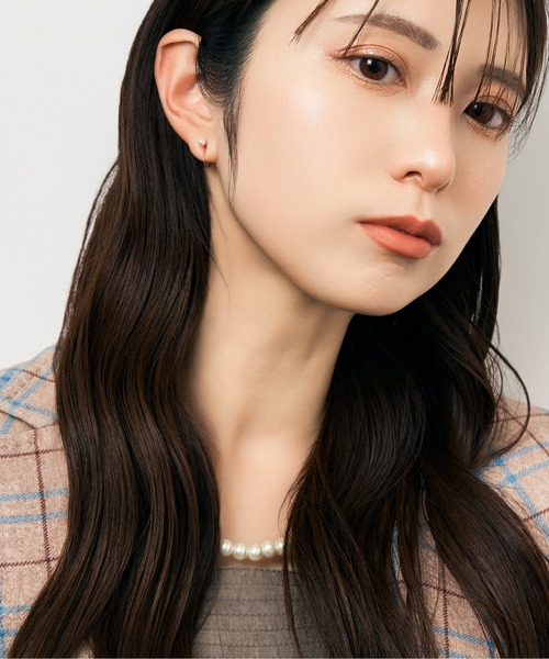 Jewel closet by L&Co.(ジュエルクローゼットバイエルアンドコー)の「K10 シェル/貝 パール イヤリング(イヤリング・レディース・ゴールド系その他3/ゴールド系その他2/ゴールド系その他・FREE)」の5枚目の写真