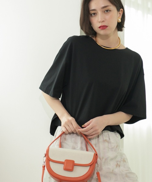 OPAQUE.CLIP(オペークドットクリップ)の「◆ボートネックショートTシャツ【洗濯機洗い可】(Tシャツ/カットソー・レディース・ホワイト/ブラック/チャコールグレー/ブルー・38/40/42)」の2枚目の写真